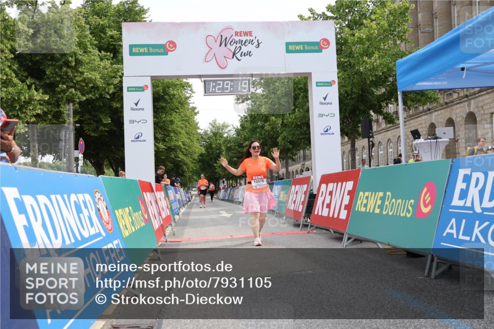 15.06.2025 - REWE Women's Run Strokosch-Dieckow http://msf.ph/oto/7931105 15.06.2025 10:29:57 Ziel 10576, 10785 meine-sportfotos.de
