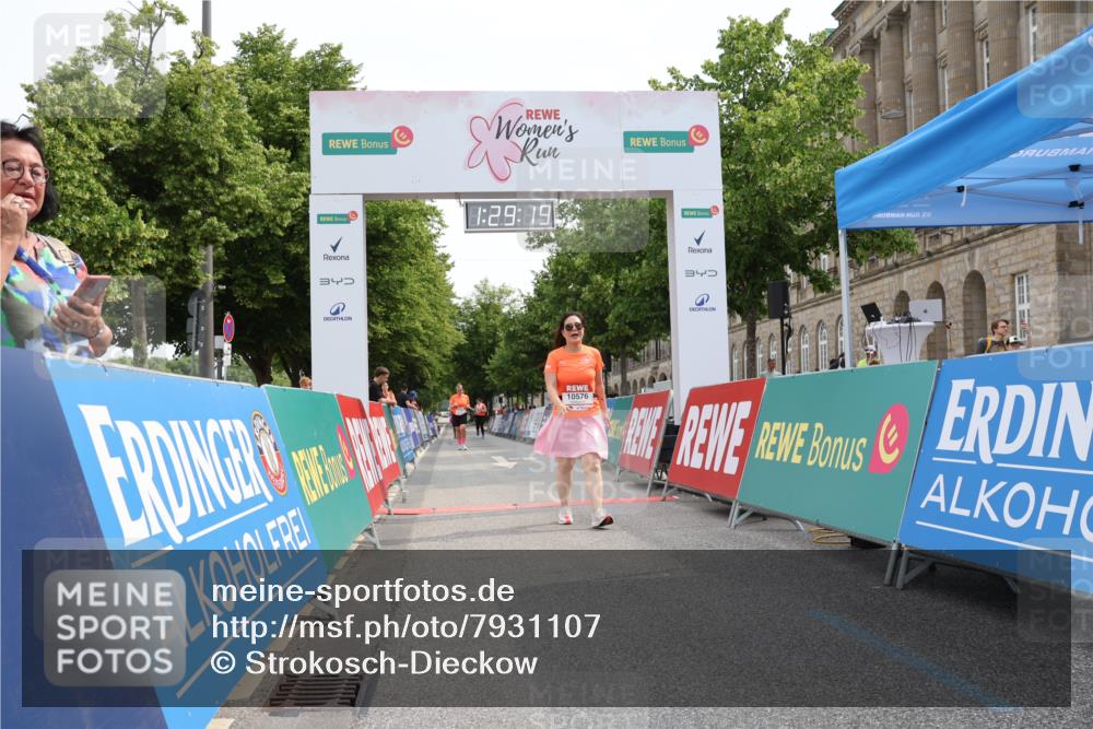 15.06.2025 - REWE Women's Run Strokosch-Dieckow http://msf.ph/oto/7931107 15.06.2025 10:29:58 Ziel 10576, 10785 meine-sportfotos.de
