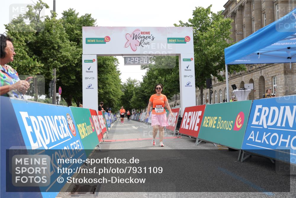 15.06.2025 - REWE Women's Run Strokosch-Dieckow http://msf.ph/oto/7931109 15.06.2025 10:29:58 Ziel 10576, 10785 meine-sportfotos.de