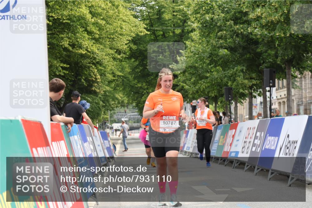 15.06.2025 - REWE Women's Run Strokosch-Dieckow http://msf.ph/oto/7931110 15.06.2025 10:30:02 Ziel 10576, 10787 meine-sportfotos.de