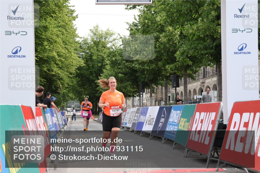 15.06.2025 - REWE Women's Run Strokosch-Dieckow http://msf.ph/oto/7931115 15.06.2025 10:30:04 Ziel 10787 meine-sportfotos.de