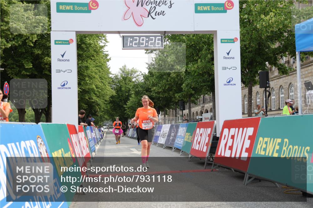 15.06.2025 - REWE Women's Run Strokosch-Dieckow http://msf.ph/oto/7931118 15.06.2025 10:30:05 Ziel 10787 meine-sportfotos.de