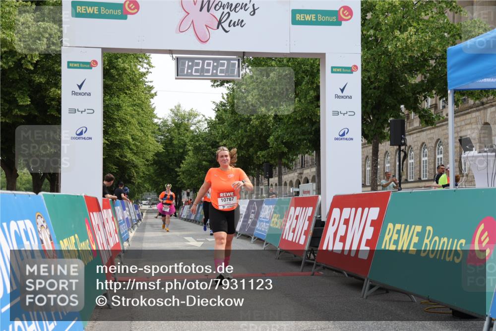 15.06.2025 - REWE Women's Run Strokosch-Dieckow http://msf.ph/oto/7931123 15.06.2025 10:30:06 Ziel 10029, 10787 meine-sportfotos.de