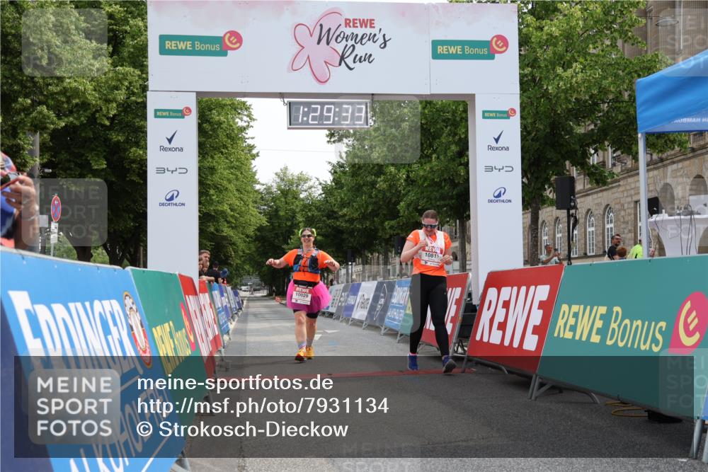 15.06.2025 - REWE Women's Run Strokosch-Dieckow http://msf.ph/oto/7931134 15.06.2025 10:30:12 Ziel 10029, 10787 meine-sportfotos.de