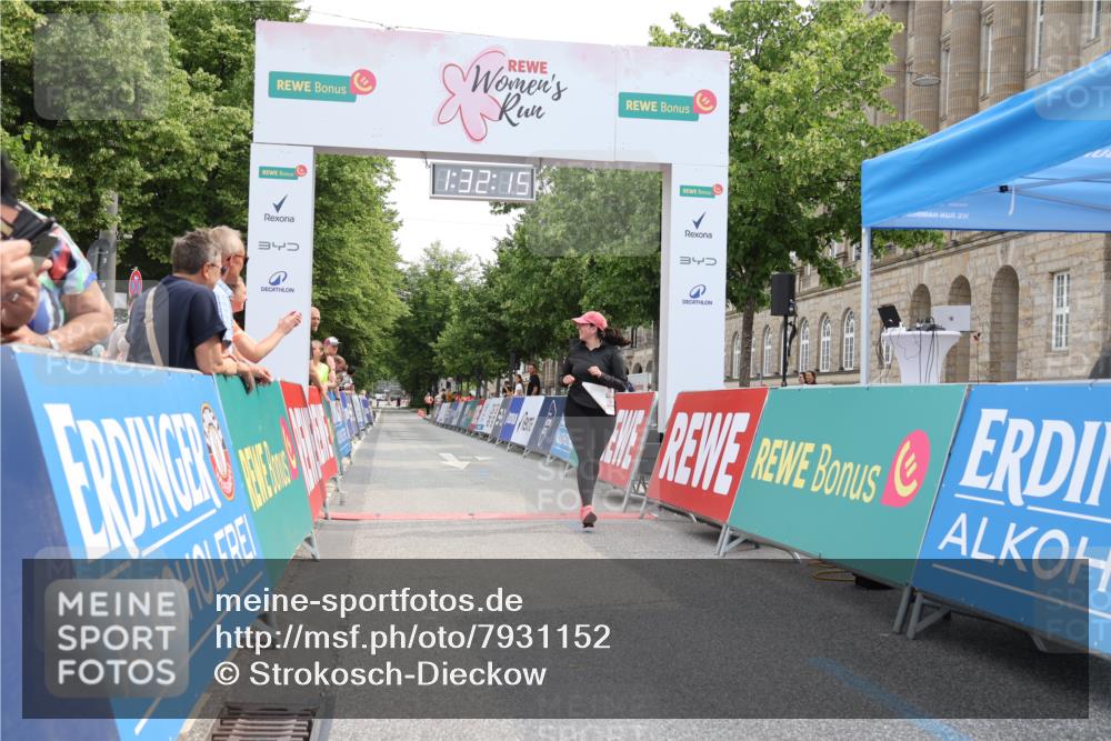 15.06.2025 - REWE Women's Run Strokosch-Dieckow http://msf.ph/oto/7931152 15.06.2025 10:32:53 Ziel 10397 meine-sportfotos.de