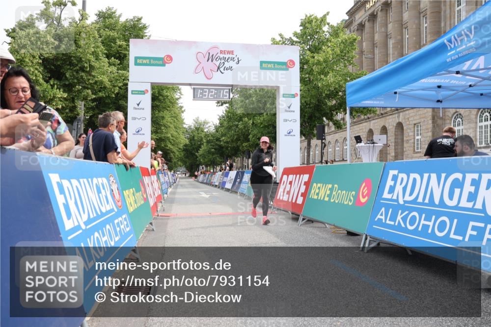 15.06.2025 - REWE Women's Run Strokosch-Dieckow http://msf.ph/oto/7931154 15.06.2025 10:32:53 Ziel 10397 meine-sportfotos.de
