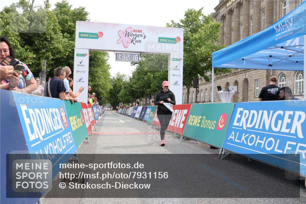 15.06.2025 - REWE Women's Run Strokosch-Dieckow http://msf.ph/oto/7931156 15.06.2025 10:32:53 Ziel 10397 meine-sportfotos.de