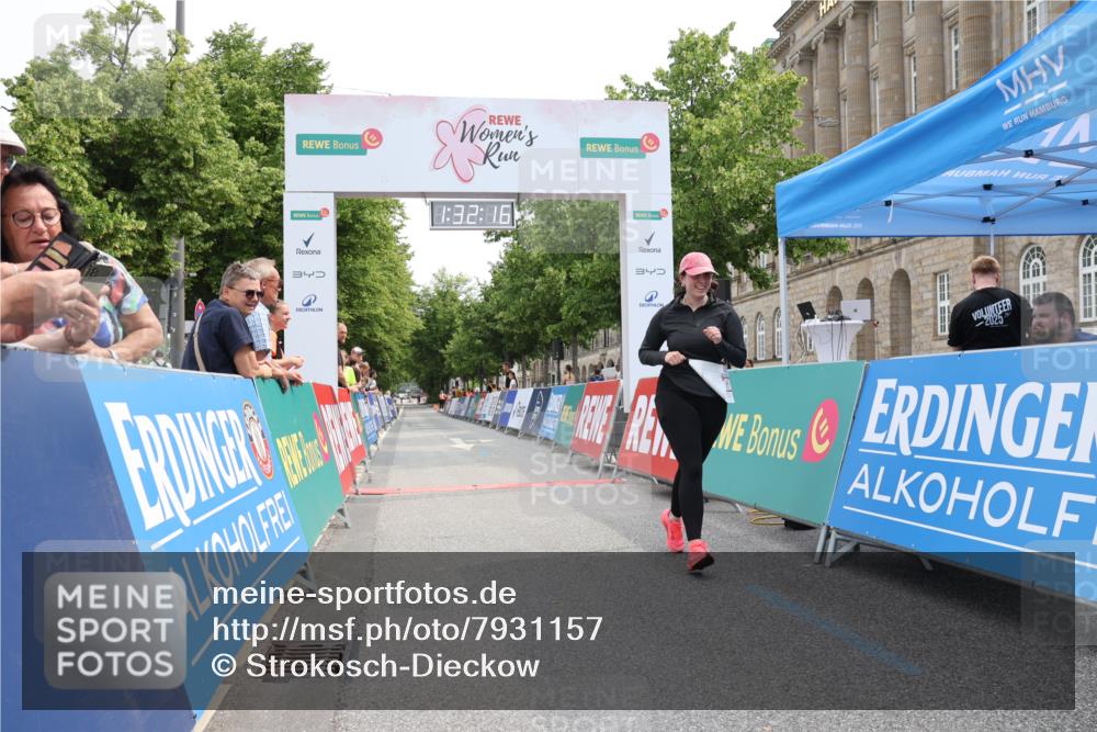 15.06.2025 - REWE Women's Run Strokosch-Dieckow http://msf.ph/oto/7931157 15.06.2025 10:32:54 Ziel 10397 meine-sportfotos.de
