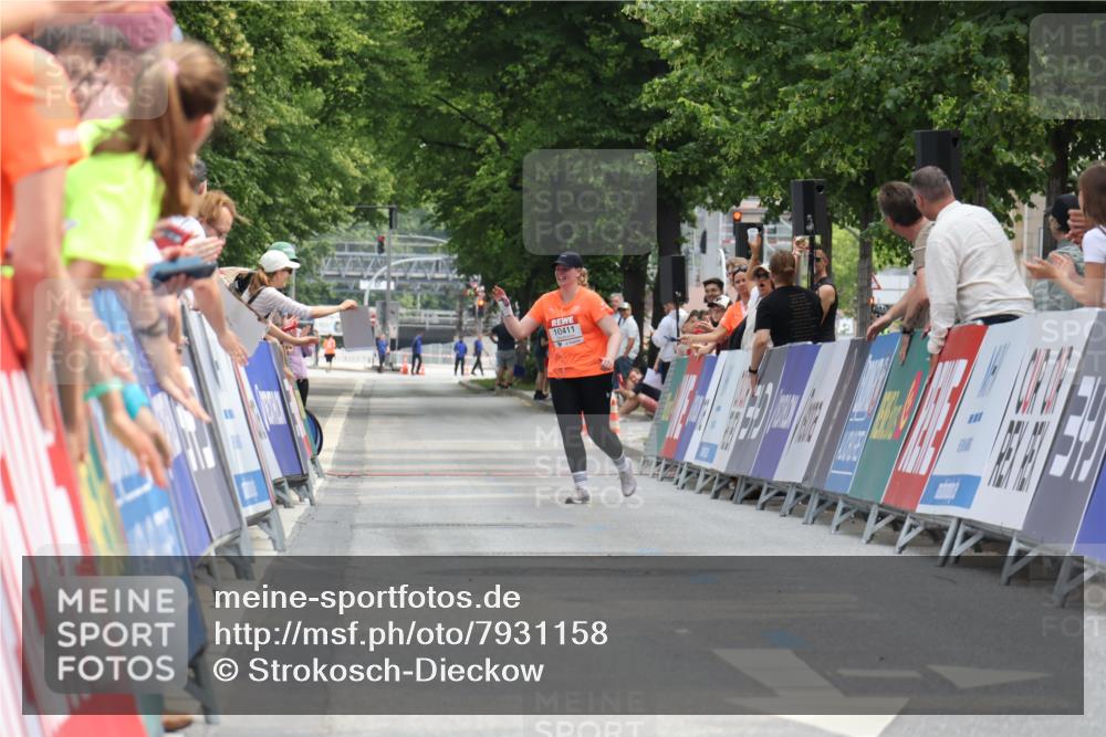 15.06.2025 - REWE Women's Run Strokosch-Dieckow http://msf.ph/oto/7931158 15.06.2025 10:38:10 Ziel  meine-sportfotos.de