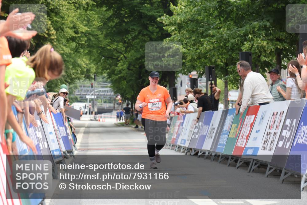 15.06.2025 - REWE Women's Run Strokosch-Dieckow http://msf.ph/oto/7931166 15.06.2025 10:38:17 Ziel  meine-sportfotos.de