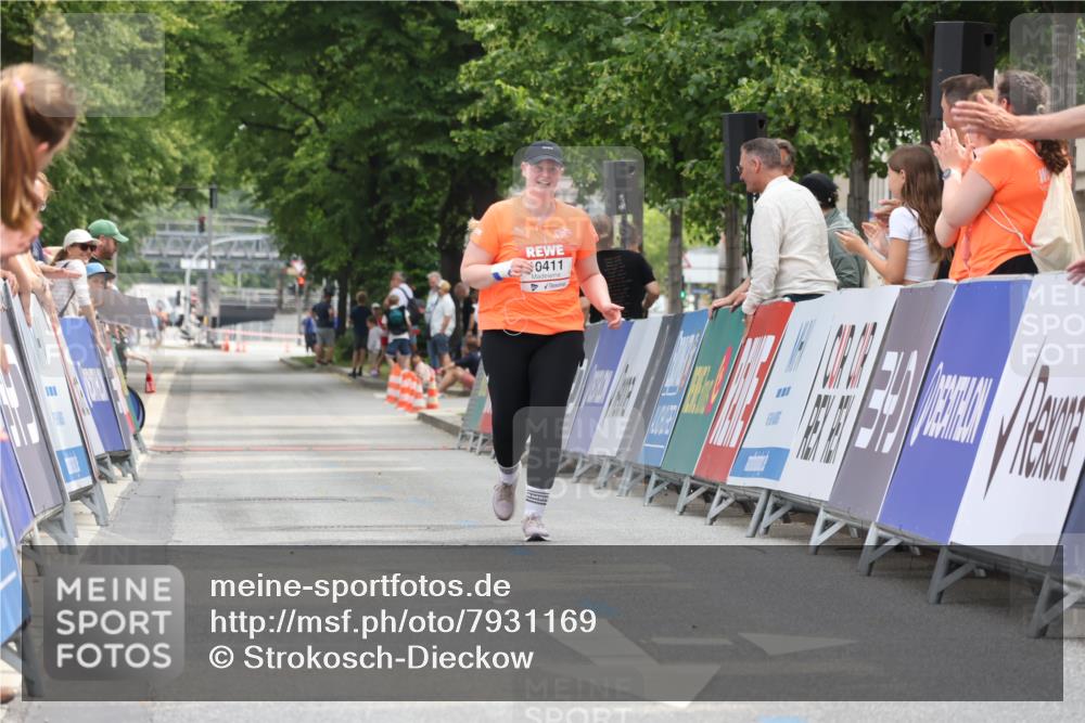 15.06.2025 - REWE Women's Run Strokosch-Dieckow http://msf.ph/oto/7931169 15.06.2025 10:38:19 Ziel  meine-sportfotos.de