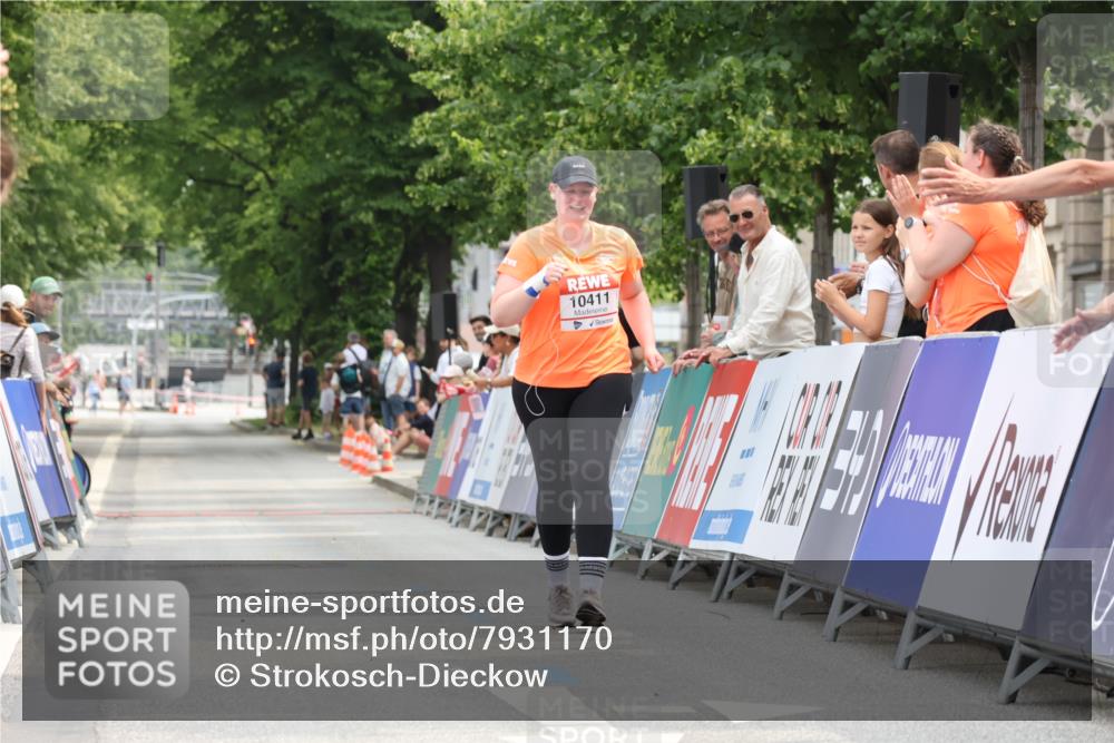 15.06.2025 - REWE Women's Run Strokosch-Dieckow http://msf.ph/oto/7931170 15.06.2025 10:38:20 Ziel  meine-sportfotos.de