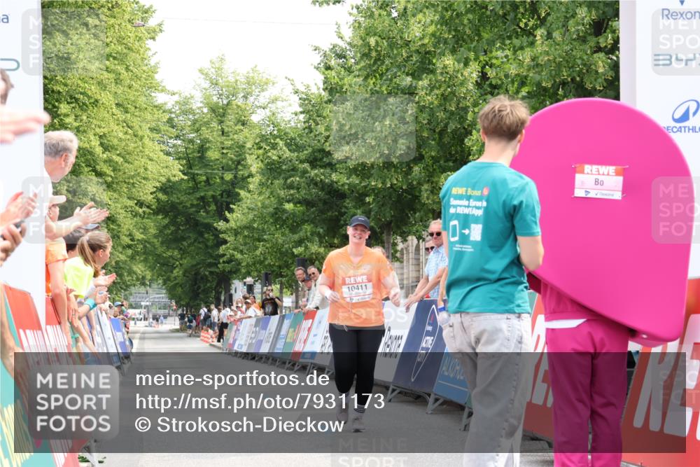 15.06.2025 - REWE Women's Run Strokosch-Dieckow http://msf.ph/oto/7931173 15.06.2025 10:38:25 Ziel 10411 meine-sportfotos.de