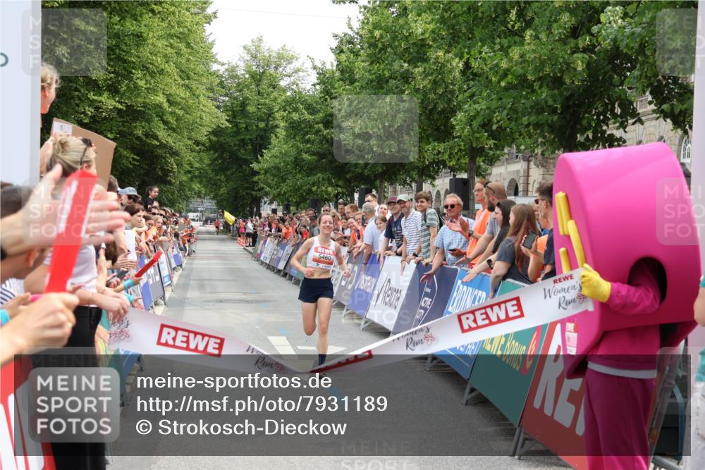 15.06.2025 - REWE Women's Run Strokosch-Dieckow http://msf.ph/oto/7931189 15.06.2025 10:50:08 Ziel 5460 meine-sportfotos.de