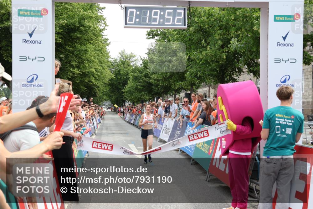 15.06.2025 - REWE Women's Run Strokosch-Dieckow http://msf.ph/oto/7931190 15.06.2025 10:50:08 Ziel 5460 meine-sportfotos.de