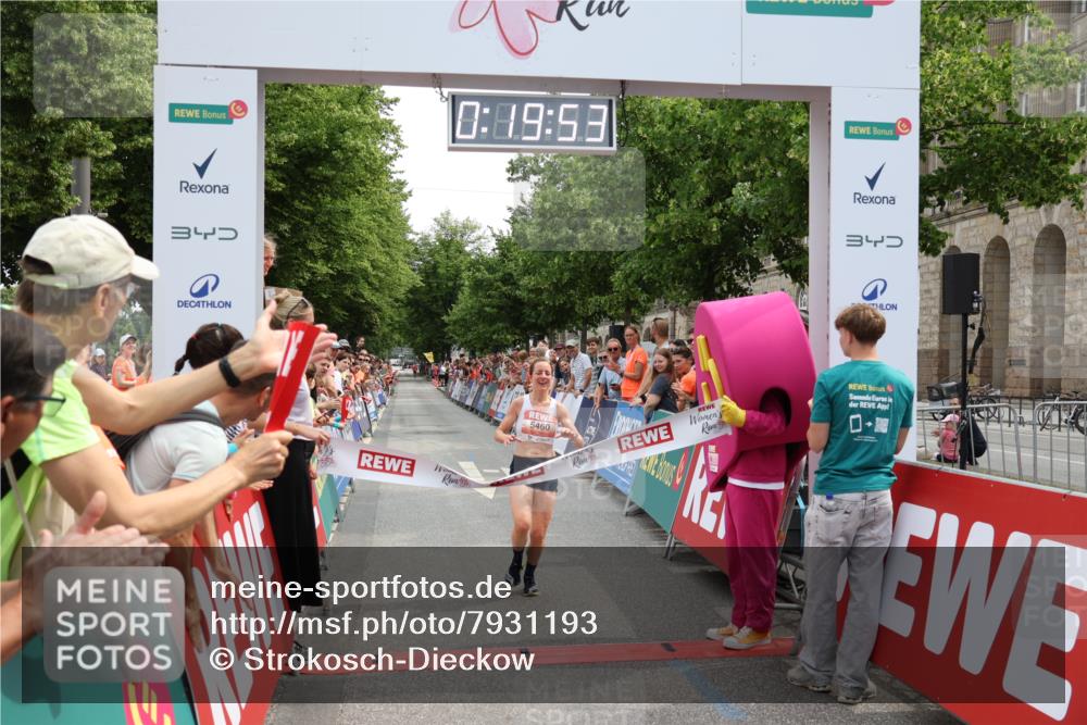 15.06.2025 - REWE Women's Run Strokosch-Dieckow http://msf.ph/oto/7931193 15.06.2025 10:50:09 Ziel 5460 meine-sportfotos.de