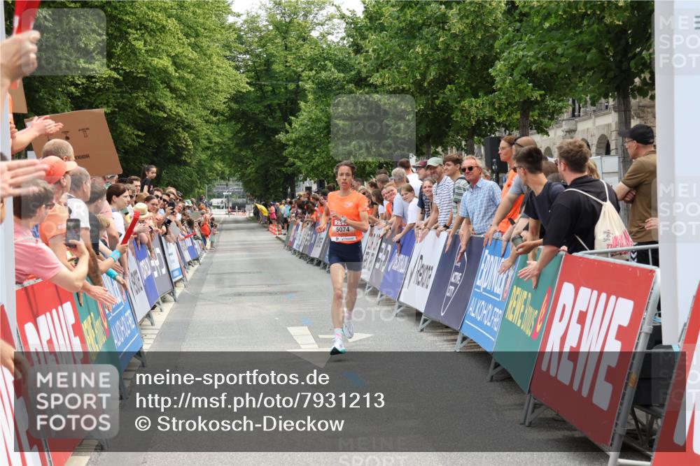 15.06.2025 - REWE Women's Run Strokosch-Dieckow http://msf.ph/oto/7931213 15.06.2025 10:50:34 Ziel 5074 meine-sportfotos.de