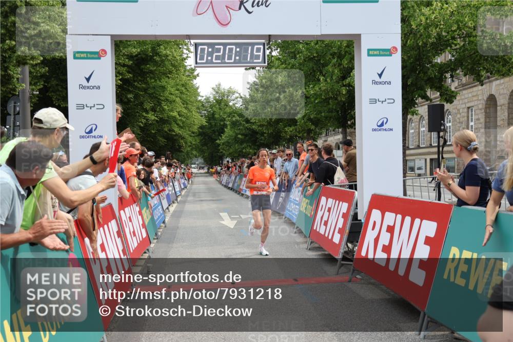15.06.2025 - REWE Women's Run Strokosch-Dieckow http://msf.ph/oto/7931218 15.06.2025 10:50:35 Ziel 5074 meine-sportfotos.de