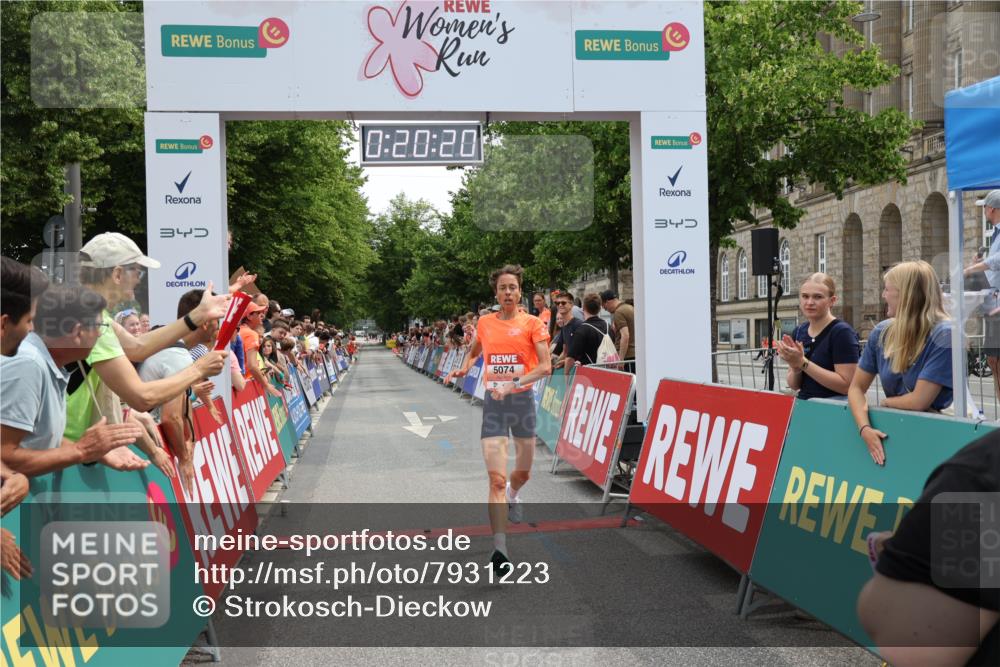 15.06.2025 - REWE Women's Run Strokosch-Dieckow http://msf.ph/oto/7931223 15.06.2025 10:50:36 Ziel 5074 meine-sportfotos.de
