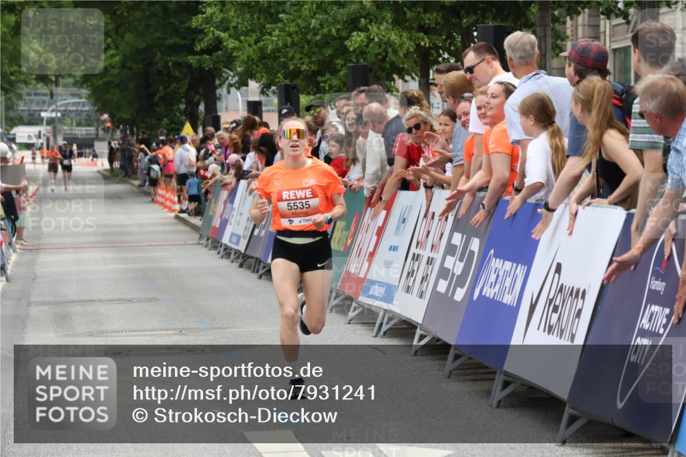15.06.2025 - REWE Women's Run Strokosch-Dieckow http://msf.ph/oto/7931241 15.06.2025 10:51:33 Ziel 5535 meine-sportfotos.de