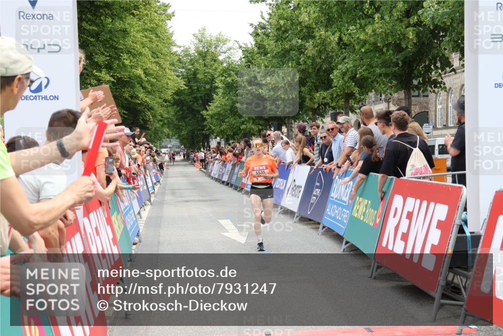 15.06.2025 - REWE Women's Run Strokosch-Dieckow http://msf.ph/oto/7931247 15.06.2025 10:51:35 Ziel 5535 meine-sportfotos.de