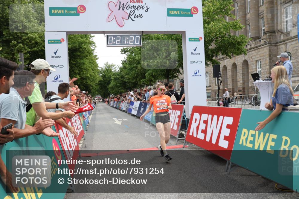 15.06.2025 - REWE Women's Run Strokosch-Dieckow http://msf.ph/oto/7931254 15.06.2025 10:51:37 Ziel 5535 meine-sportfotos.de