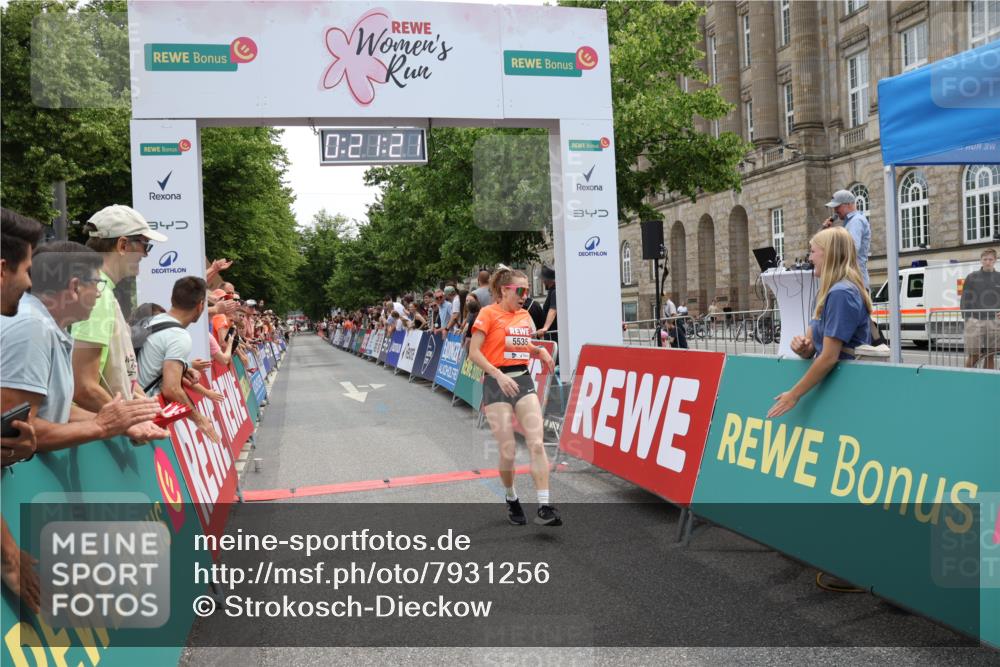 15.06.2025 - REWE Women's Run Strokosch-Dieckow http://msf.ph/oto/7931256 15.06.2025 10:51:37 Ziel 5535 meine-sportfotos.de
