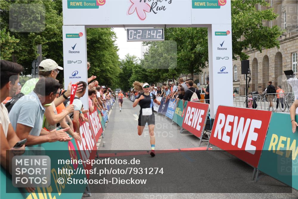 15.06.2025 - REWE Women's Run Strokosch-Dieckow http://msf.ph/oto/7931274 15.06.2025 10:51:58 Ziel 5065, 5353 meine-sportfotos.de