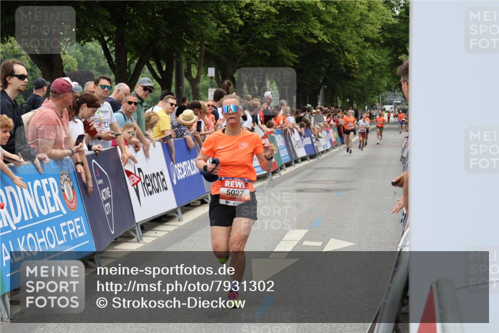 15.06.2025 - REWE Women's Run Strokosch-Dieckow http://msf.ph/oto/7931302 15.06.2025 10:53:38 Ziel 5027 meine-sportfotos.de