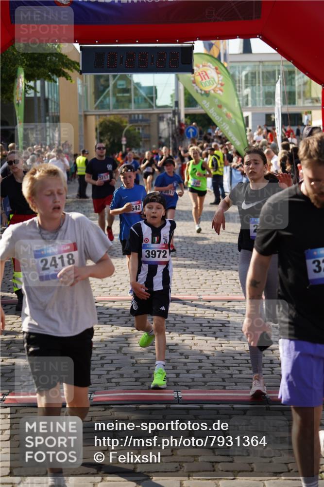 13.06.2025 - Holstenköstenlauf Felixshl http://msf.ph/oto/7931364 13.06.2025 17:59:24 Laufen 2221, 2372, 2418, 2642, 2874, 3017, 3242, 3252, 3253, 3277, 3289, 3628, 3717, 3972 meine-sportfotos.de
