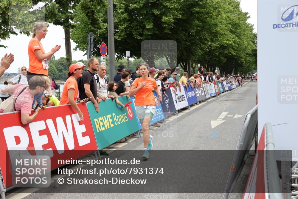 15.06.2025 - REWE Women's Run Strokosch-Dieckow http://msf.ph/oto/7931374 15.06.2025 10:55:24 Ziel 5247, 5485 meine-sportfotos.de