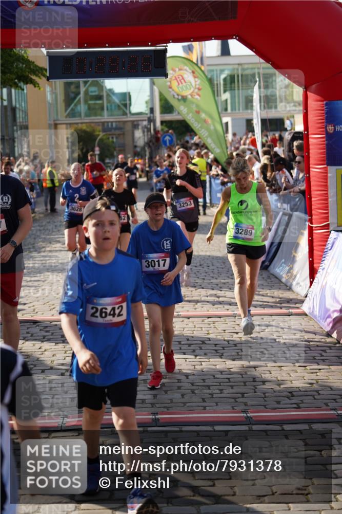 13.06.2025 - Holstenköstenlauf Felixshl http://msf.ph/oto/7931378 13.06.2025 17:59:27 Laufen 2221, 2642, 2874, 3017, 3252, 3253, 3289, 3628, 3714, 3717, 3972 meine-sportfotos.de