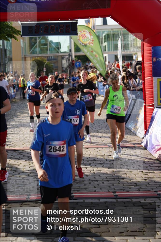 13.06.2025 - Holstenköstenlauf Felixshl http://msf.ph/oto/7931381 13.06.2025 17:59:28 Laufen 2221, 2642, 2904, 3017, 3252, 3253, 3289, 3583, 3628, 3714, 3717, 3973 meine-sportfotos.de