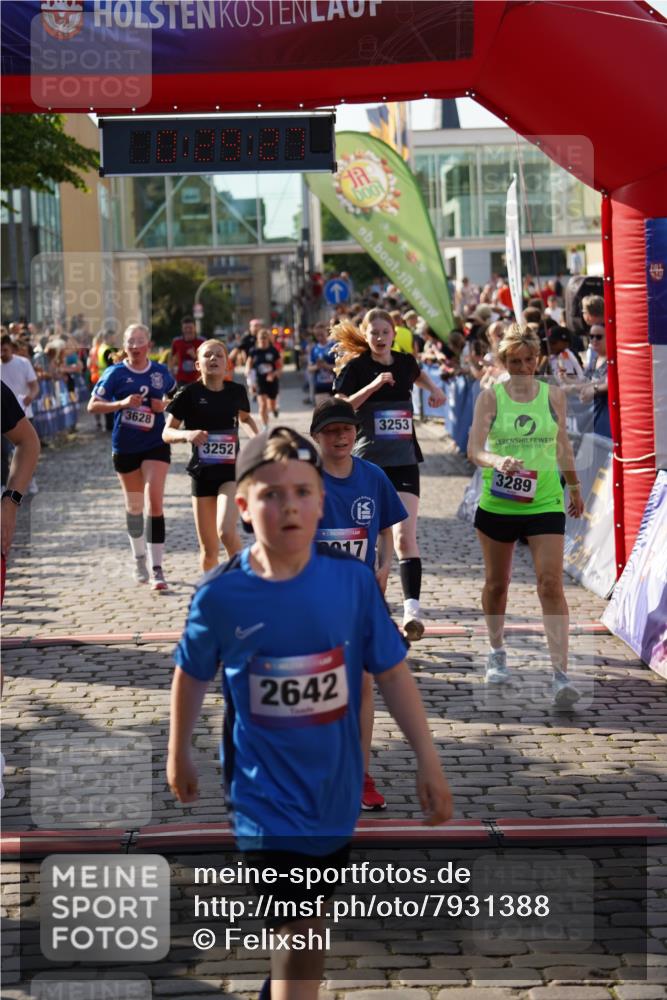 13.06.2025 - Holstenköstenlauf Felixshl http://msf.ph/oto/7931388 13.06.2025 17:59:28 Laufen 2221, 2642, 2904, 3017, 3252, 3253, 3289, 3583, 3628, 3714, 3717, 3973 meine-sportfotos.de