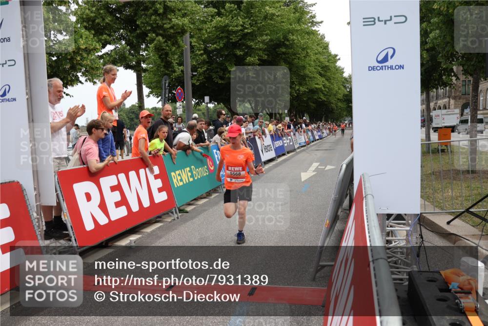 15.06.2025 - REWE Women's Run Strokosch-Dieckow http://msf.ph/oto/7931389 15.06.2025 10:55:56 Ziel 5568 meine-sportfotos.de