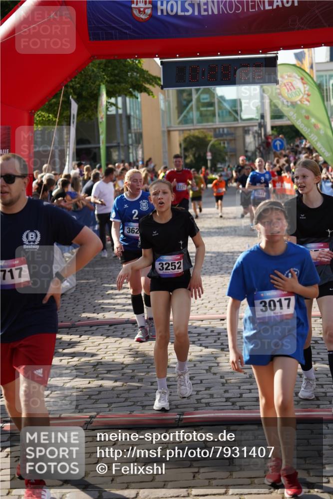 13.06.2025 - Holstenköstenlauf Felixshl http://msf.ph/oto/7931407 13.06.2025 17:59:30 Laufen 2221, 2904, 3017, 3042, 3252, 3253, 3289, 3583, 3628, 3714, 3717, 3973 meine-sportfotos.de