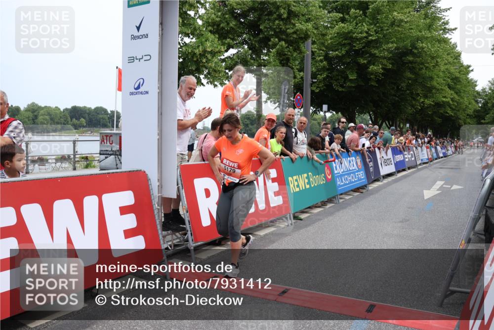 15.06.2025 - REWE Women's Run Strokosch-Dieckow http://msf.ph/oto/7931412 15.06.2025 10:56:10 Ziel 5179, 5447 meine-sportfotos.de