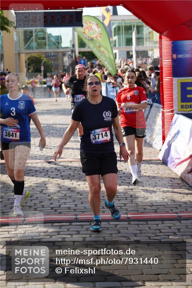 13.06.2025 - Holstenköstenlauf Felixshl http://msf.ph/oto/7931440 13.06.2025 17:59:36 Laufen 2221, 2326, 2622, 2904, 2974, 3042, 3583, 3714, 3973 meine-sportfotos.de