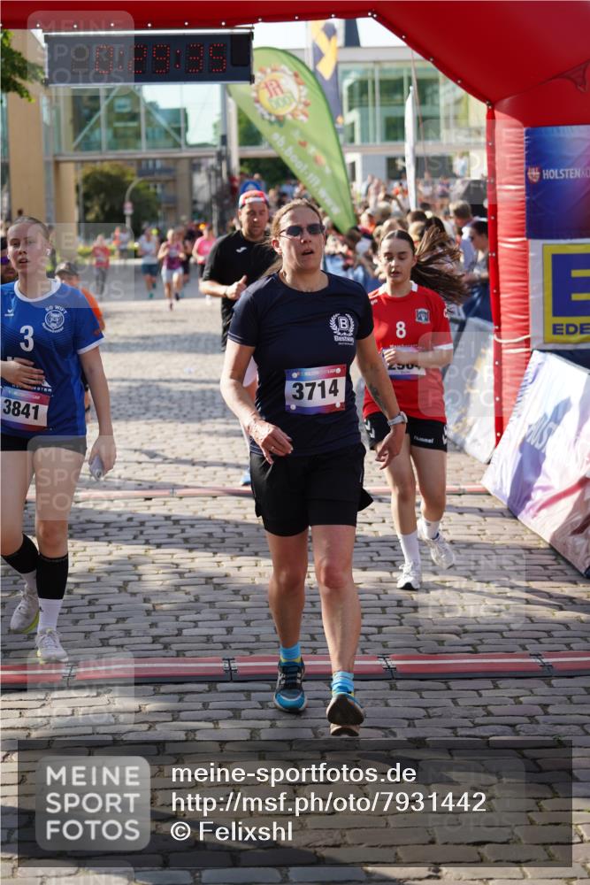 13.06.2025 - Holstenköstenlauf Felixshl http://msf.ph/oto/7931442 13.06.2025 17:59:36 Laufen 2221, 2326, 2622, 2904, 2974, 3042, 3583, 3714, 3973 meine-sportfotos.de