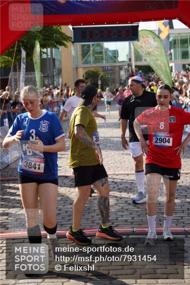 13.06.2025 - Holstenköstenlauf Felixshl http://msf.ph/oto/7931454 13.06.2025 17:59:38 Laufen 2041, 2042, 2326, 2622, 2904, 2974, 3042, 3583, 3714, 3973 meine-sportfotos.de