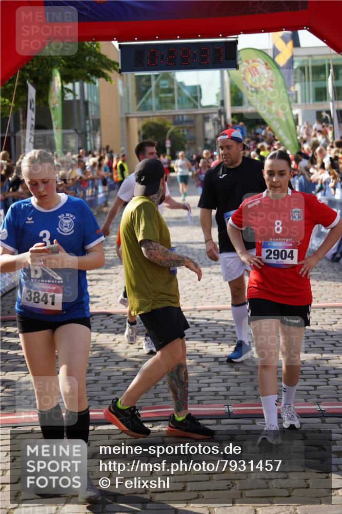 13.06.2025 - Holstenköstenlauf Felixshl http://msf.ph/oto/7931457 13.06.2025 17:59:38 Laufen 2041, 2042, 2326, 2622, 2904, 2974, 3042, 3583, 3714, 3973 meine-sportfotos.de
