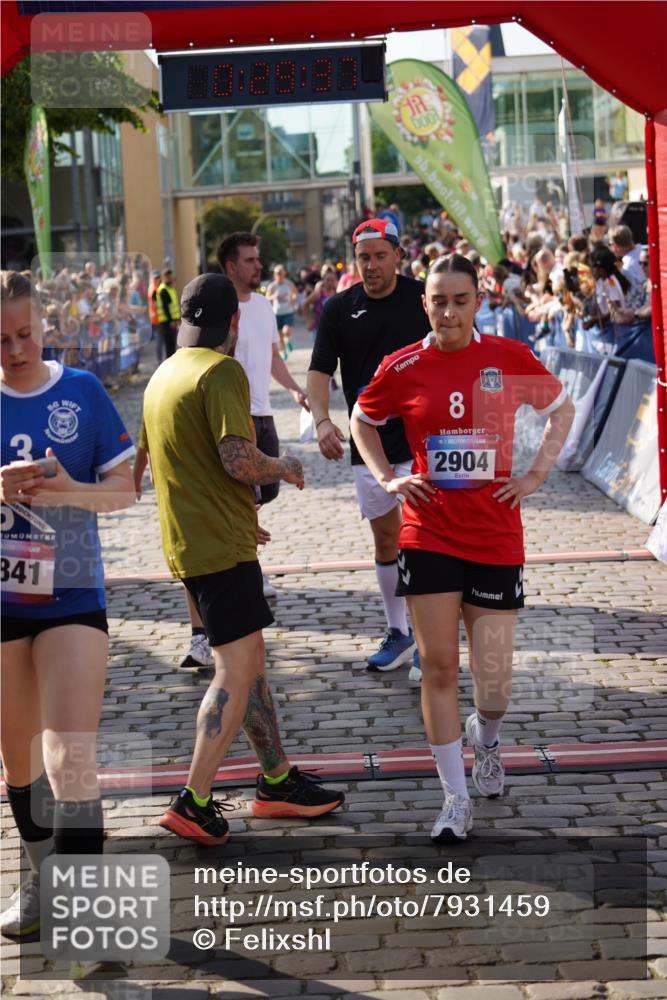 13.06.2025 - Holstenköstenlauf Felixshl http://msf.ph/oto/7931459 13.06.2025 17:59:38 Laufen 2041, 2042, 2326, 2622, 2904, 2974, 3042, 3583, 3714, 3973 meine-sportfotos.de
