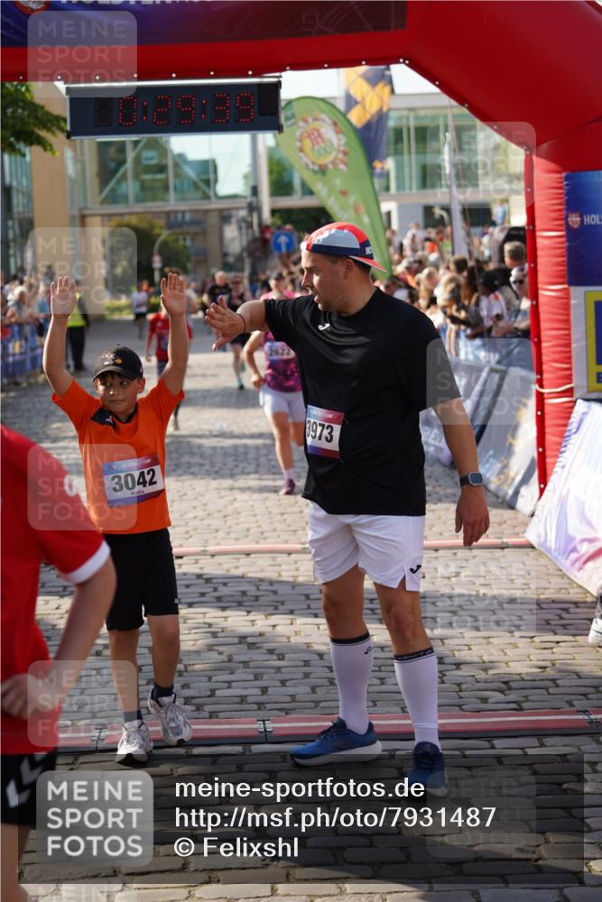 13.06.2025 - Holstenköstenlauf Felixshl http://msf.ph/oto/7931487 13.06.2025 17:59:40 Laufen 2041, 2042, 2326, 2622, 2627, 2904, 2974, 3042, 3583, 3973 meine-sportfotos.de