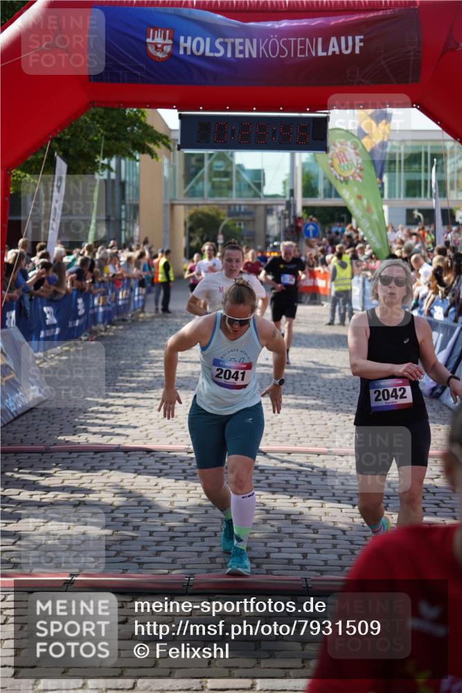 13.06.2025 - Holstenköstenlauf Felixshl http://msf.ph/oto/7931509 13.06.2025 17:59:47 Laufen 2041, 2042, 2326, 2395, 2508, 2627, 2974, 3135, 3145, 3146, 3884, 3890 meine-sportfotos.de