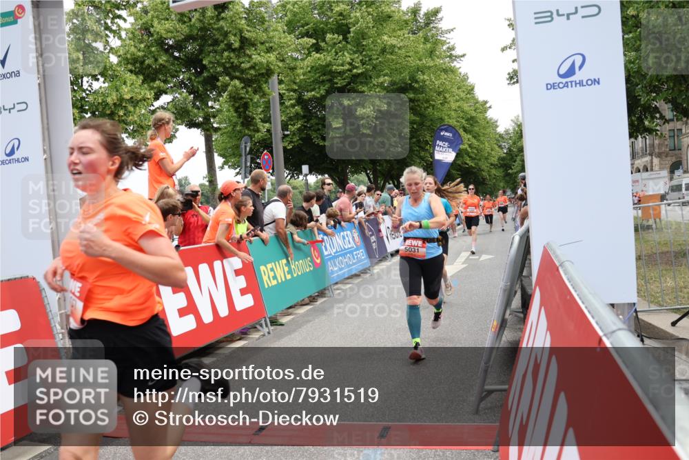 15.06.2025 - REWE Women's Run Strokosch-Dieckow http://msf.ph/oto/7931519 15.06.2025 10:57:41 Ziel 5031, 5032, 5264, 5327, 5334, 5335, 5462, 5486, 5507, 5611 meine-sportfotos.de