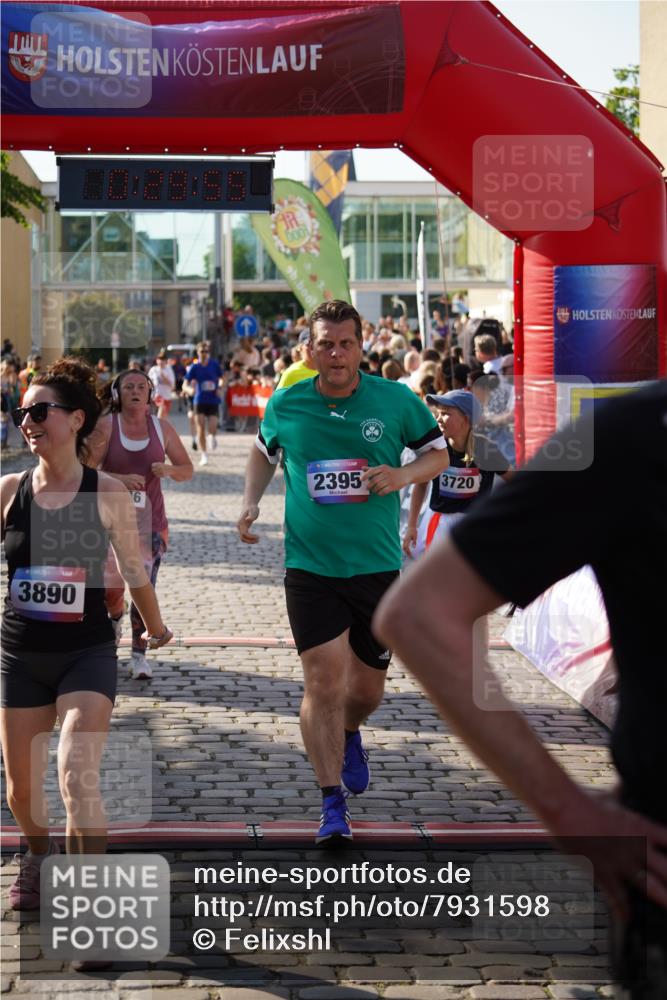 13.06.2025 - Holstenköstenlauf Felixshl http://msf.ph/oto/7931598 13.06.2025 17:59:57 Laufen 2118, 2395, 2712, 2746, 2900, 3145, 3146, 3246, 3720, 3884, 3890 meine-sportfotos.de