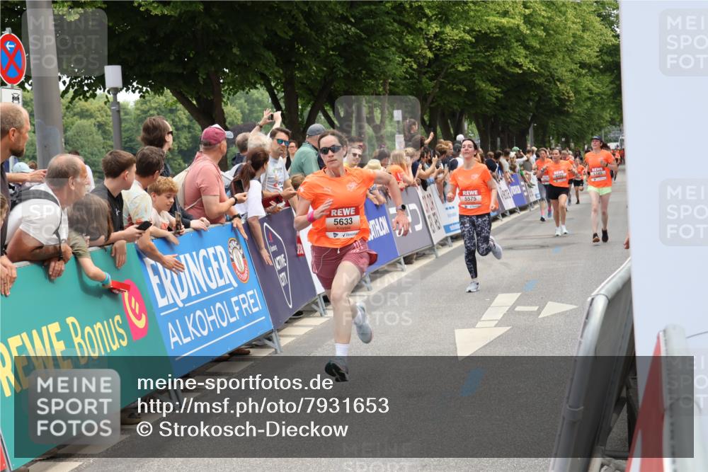 15.06.2025 - REWE Women's Run Strokosch-Dieckow http://msf.ph/oto/7931653 15.06.2025 10:58:58 Ziel 5087, 5185, 5197, 5423, 5575, 5621, 5633, 5686 meine-sportfotos.de