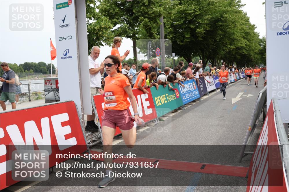 15.06.2025 - REWE Women's Run Strokosch-Dieckow http://msf.ph/oto/7931657 15.06.2025 10:58:59 Ziel 5087, 5185, 5197, 5423, 5575, 5621, 5633, 5686 meine-sportfotos.de