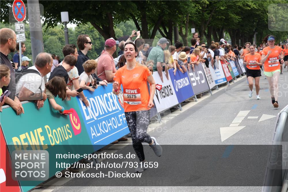 15.06.2025 - REWE Women's Run Strokosch-Dieckow http://msf.ph/oto/7931659 15.06.2025 10:59:00 Ziel 5073, 5087, 5185, 5197, 5307, 5308, 5575, 5621, 5633, 5686 meine-sportfotos.de