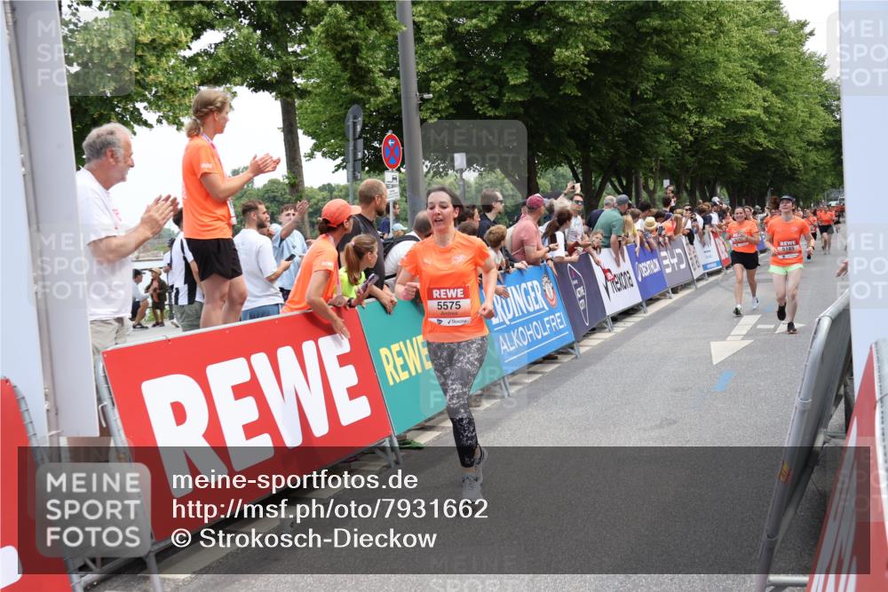 15.06.2025 - REWE Women's Run Strokosch-Dieckow http://msf.ph/oto/7931662 15.06.2025 10:59:01 Ziel 5073, 5087, 5185, 5197, 5307, 5308, 5342, 5575, 5621, 5633 meine-sportfotos.de